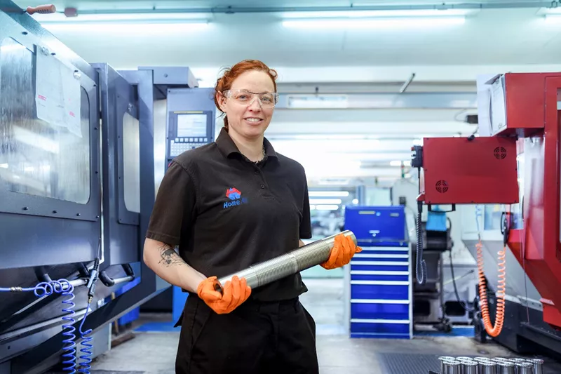 A woman working at Hone-All, creating quality components for the military sector thanks to her knowledge and expertise.